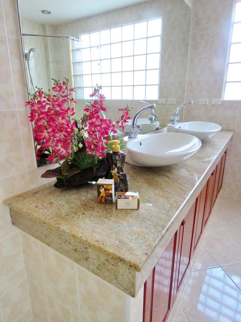 Butterfly Garden Boutique Residences Large Luxury Apts And Villas A Lifetsyle Destination By Neang, Everything You Need All Right Here 1-3 Bedrooms 110 To 190 Sq Mtrs, 2 Full Bathrooms, Rain Shower, Spa Bath, Bbq, Free Wifi, Staff 24-7, Close To Beac Pattaya Zewnętrze zdjęcie